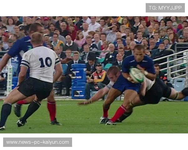 橄榄球达阵绝杀，观众嗨到爆