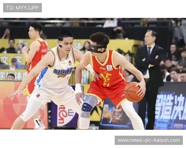 球员被驱逐后怒扔护具